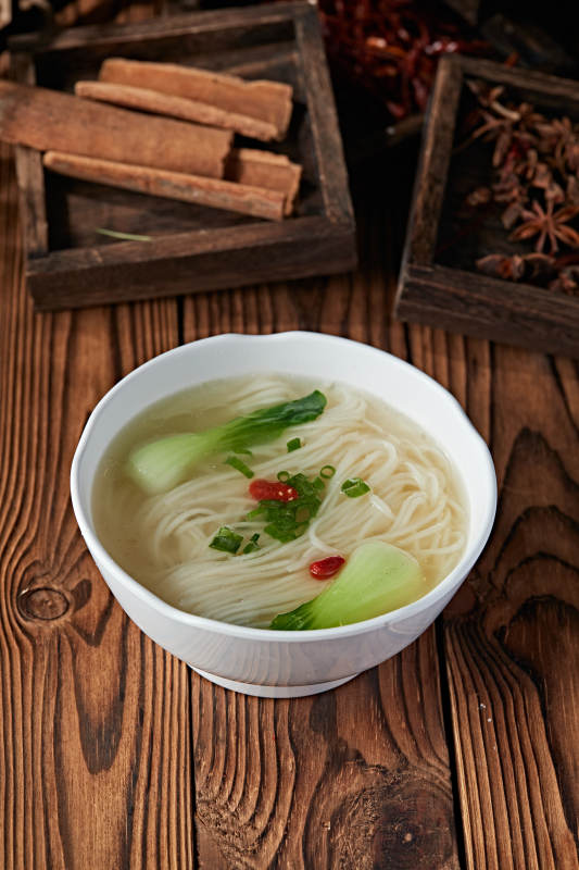 鲜鸡汤煮挂面图片