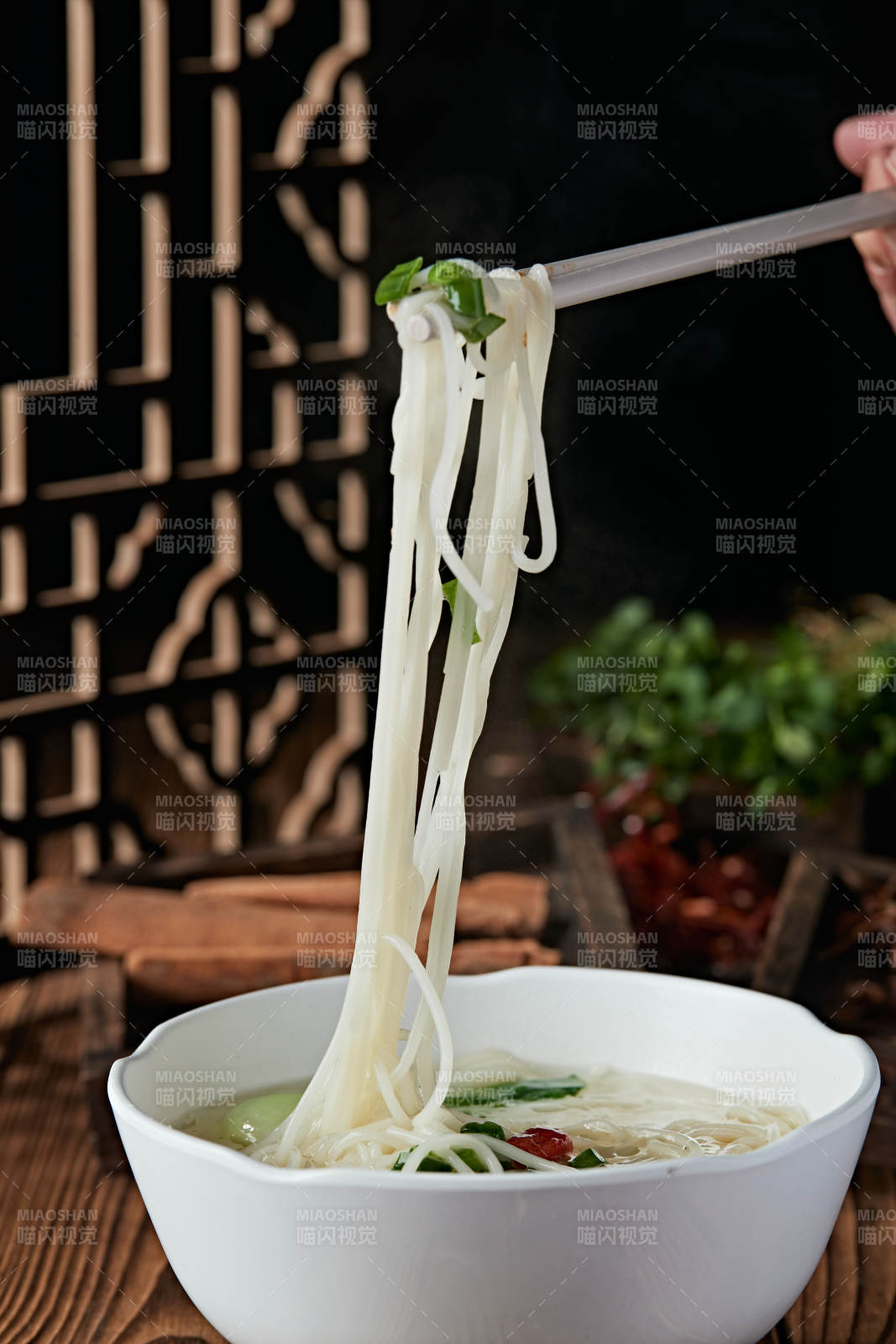 鲜鸡汤煮挂面图片