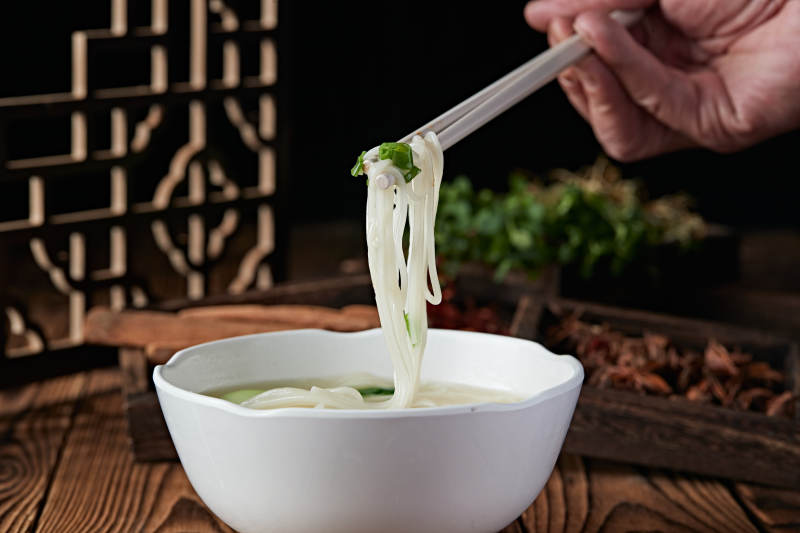 鲜鸡汤煮挂面图片