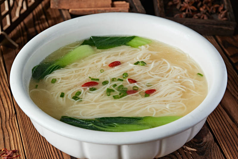 鲜鸡汤煮挂面图片