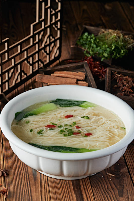 鲜鸡汤煮挂面图片