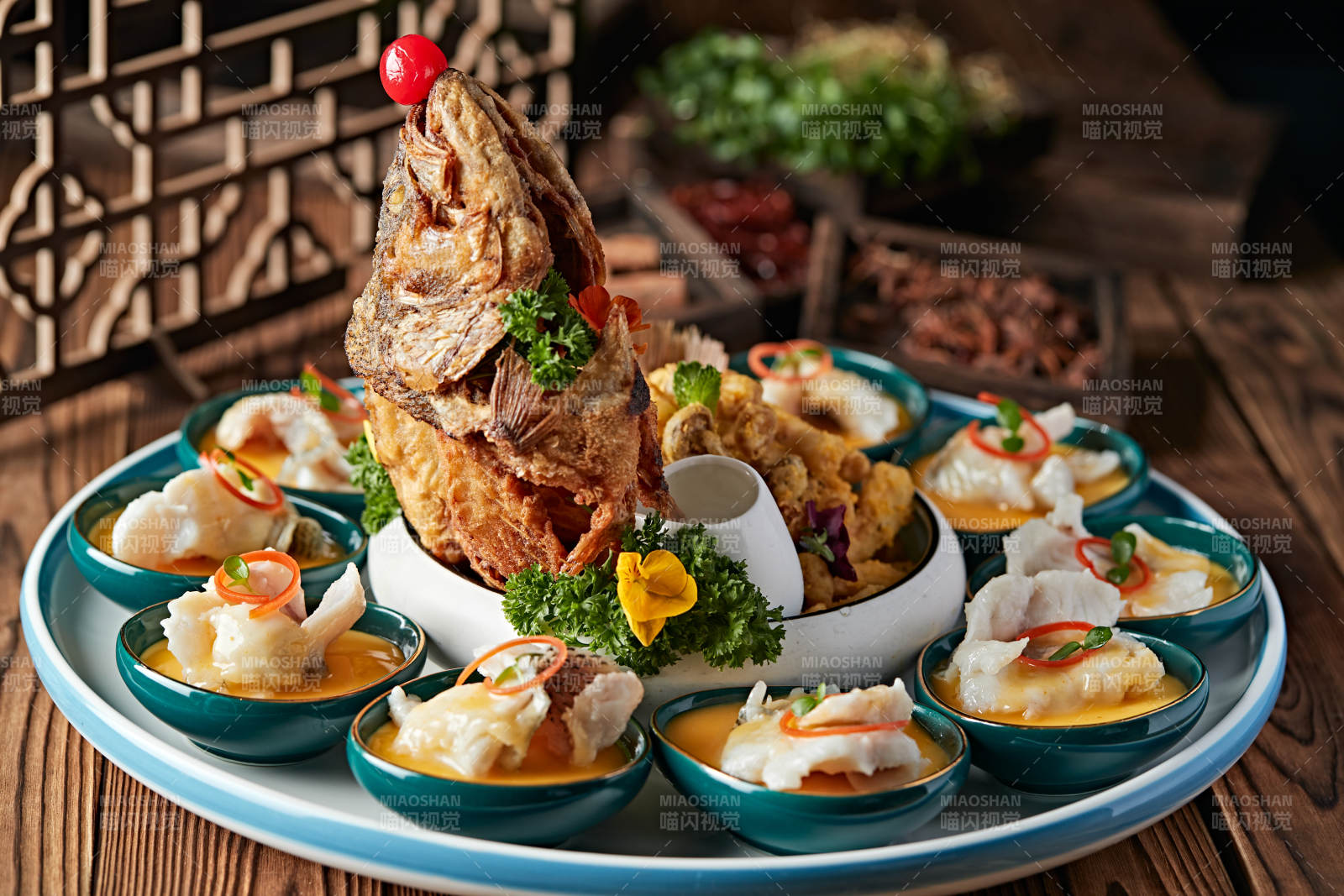 精美摆盘的两吃海鲈鱼图片