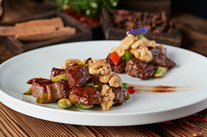 芦笋桃仁黑胡椒牛仔粒图片