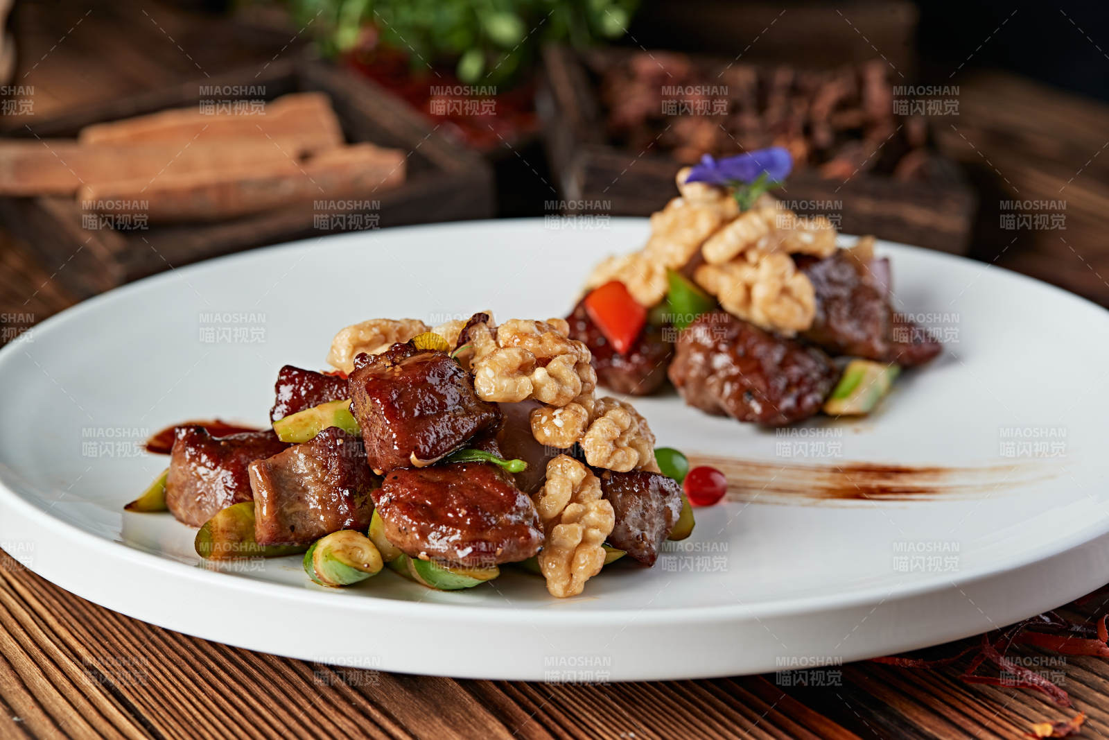 芦笋桃仁黑胡椒牛仔粒图片