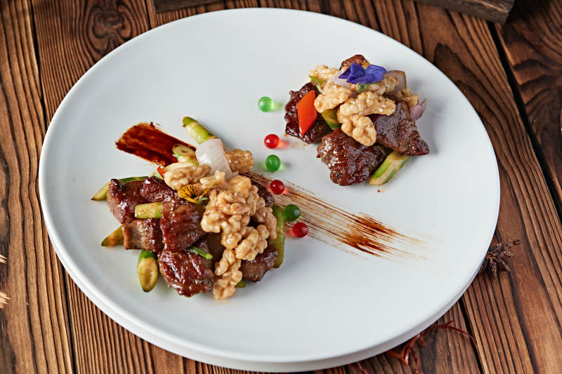 芦笋桃仁黑胡椒牛仔粒图片