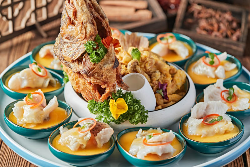 精美摆盘的两吃海鲈鱼图片