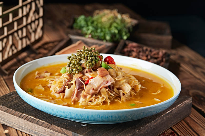 椒麻香辣笋片炖猪肚图片