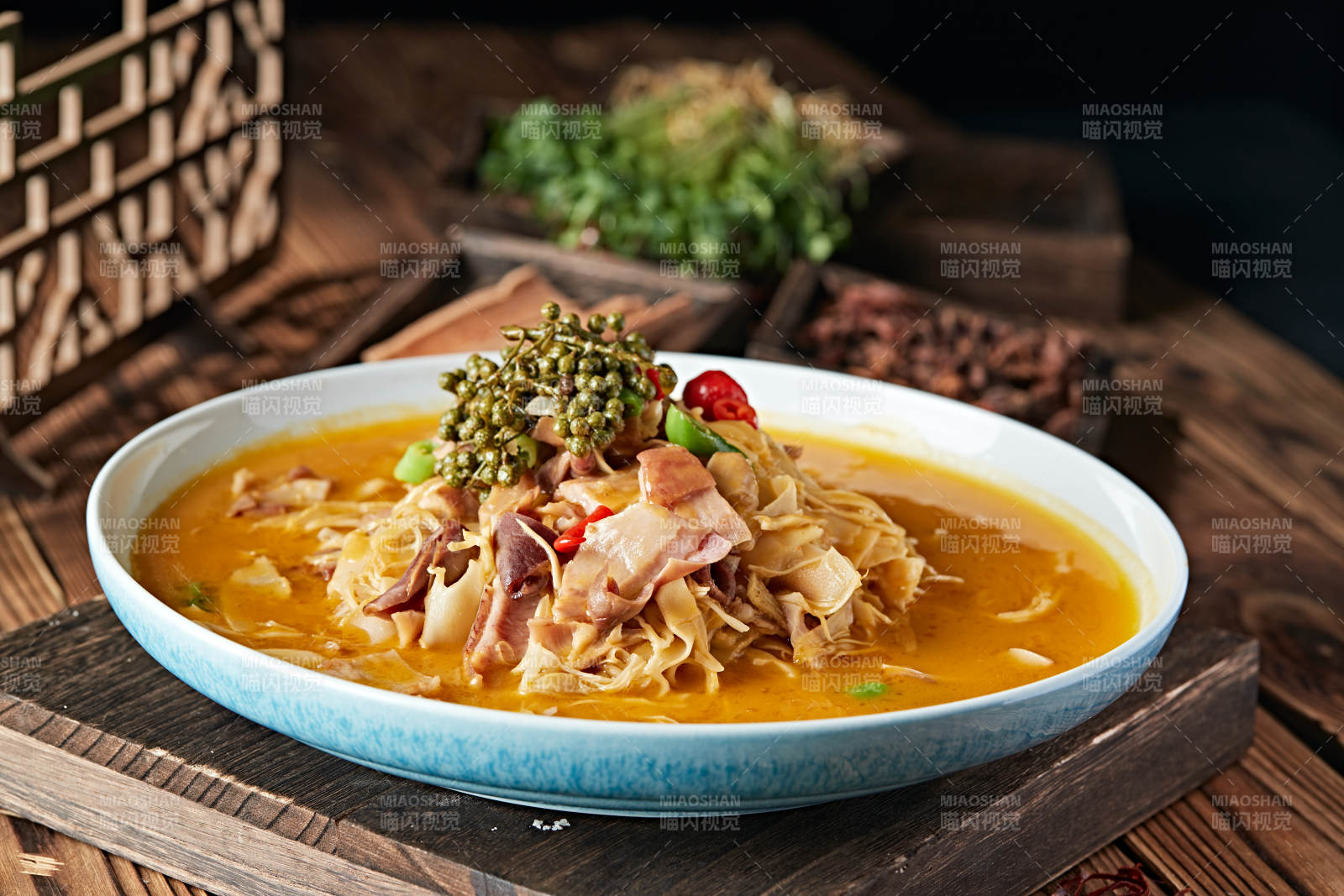 椒麻香辣笋片炖猪肚图片