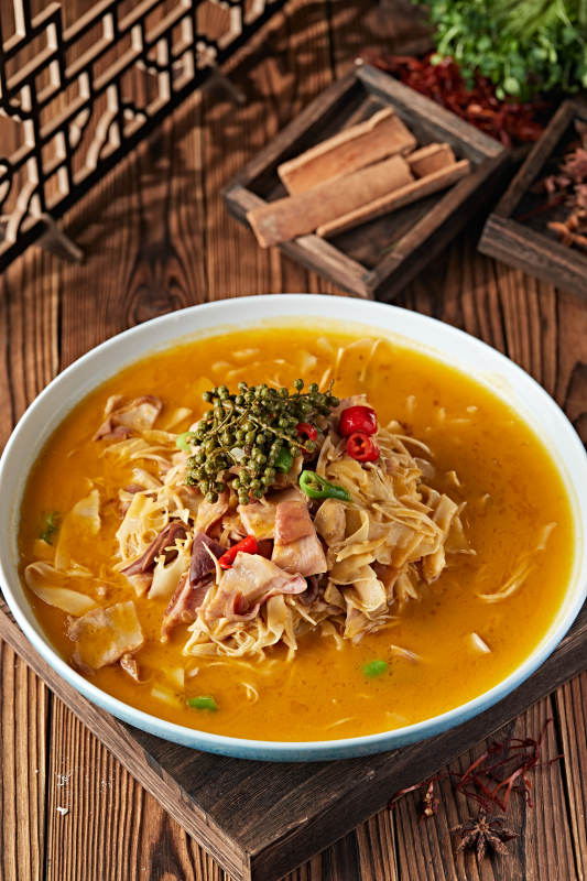 椒麻香辣笋片炖猪肚图片