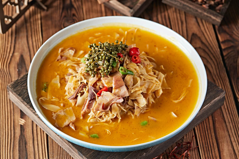 椒麻香辣笋片炖猪肚图片