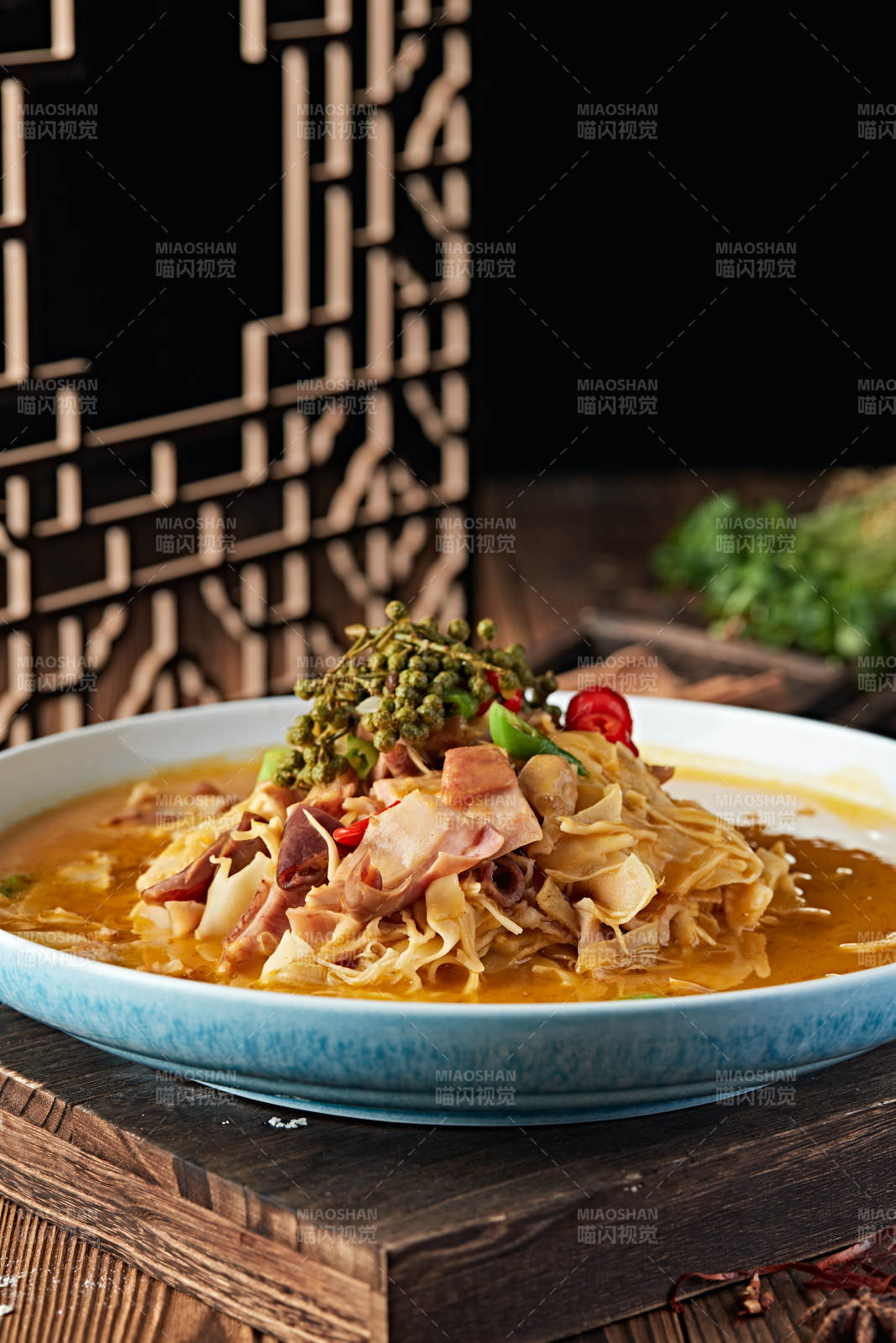 椒麻香辣笋片炖猪肚图片