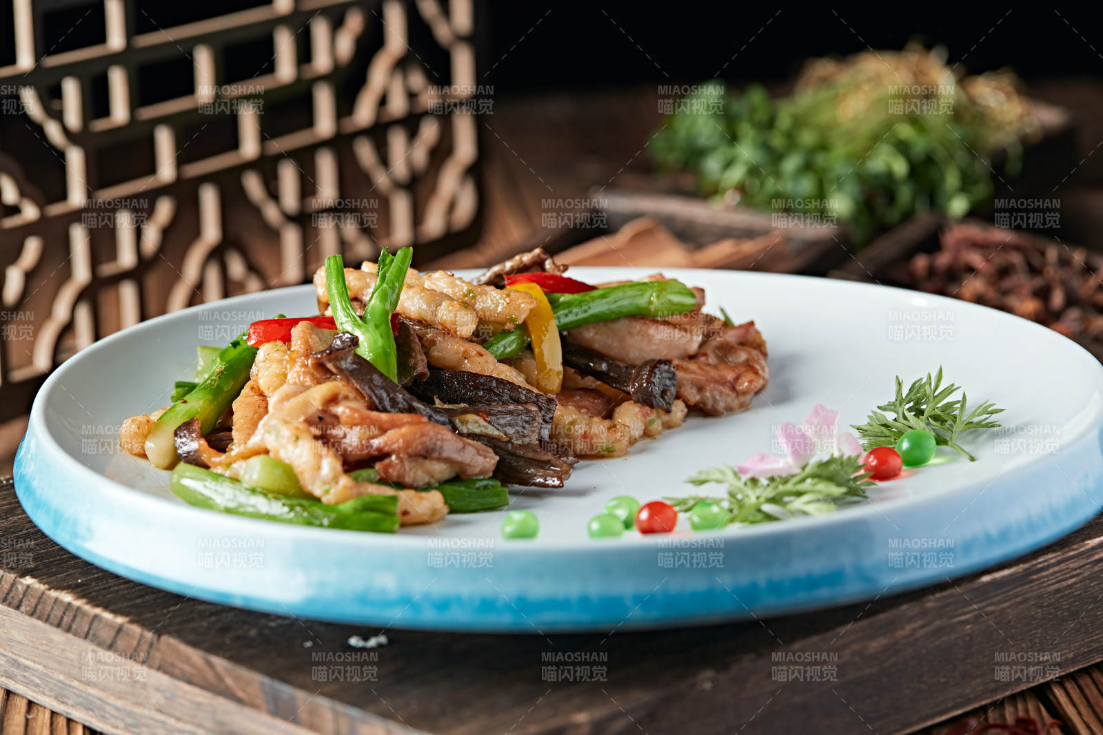 彩椒芥蓝松蘑炒里脊丝图片