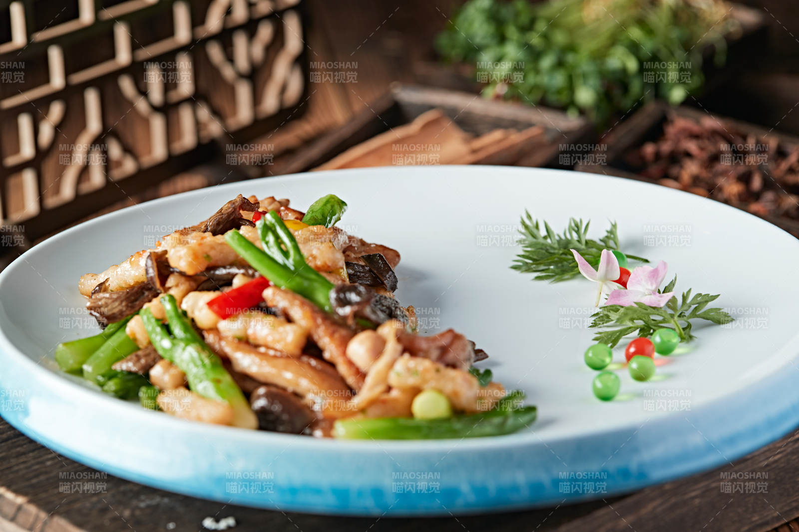 彩椒芥蓝松蘑炒里脊丝图片