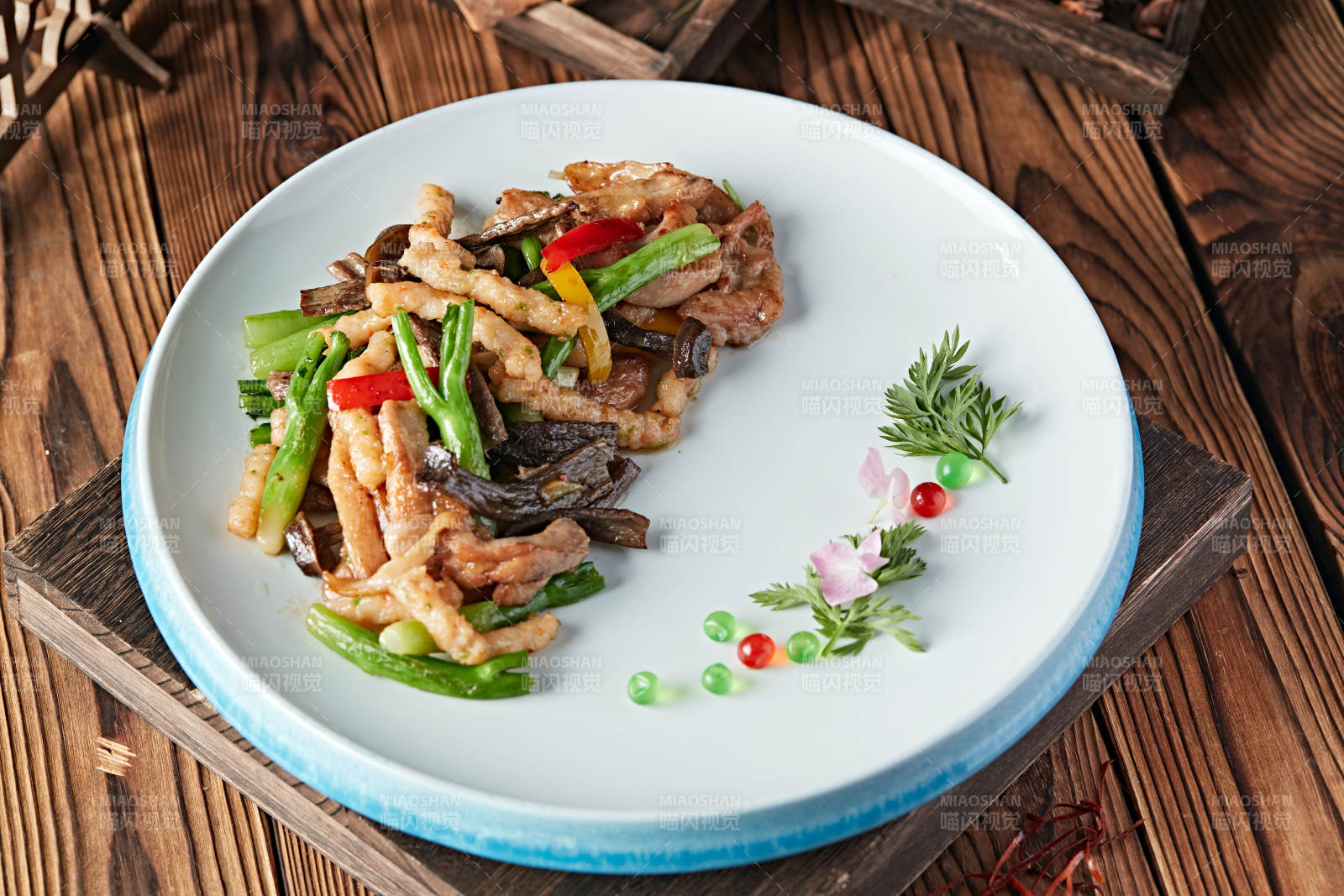 彩椒芥蓝松蘑炒里脊丝图片