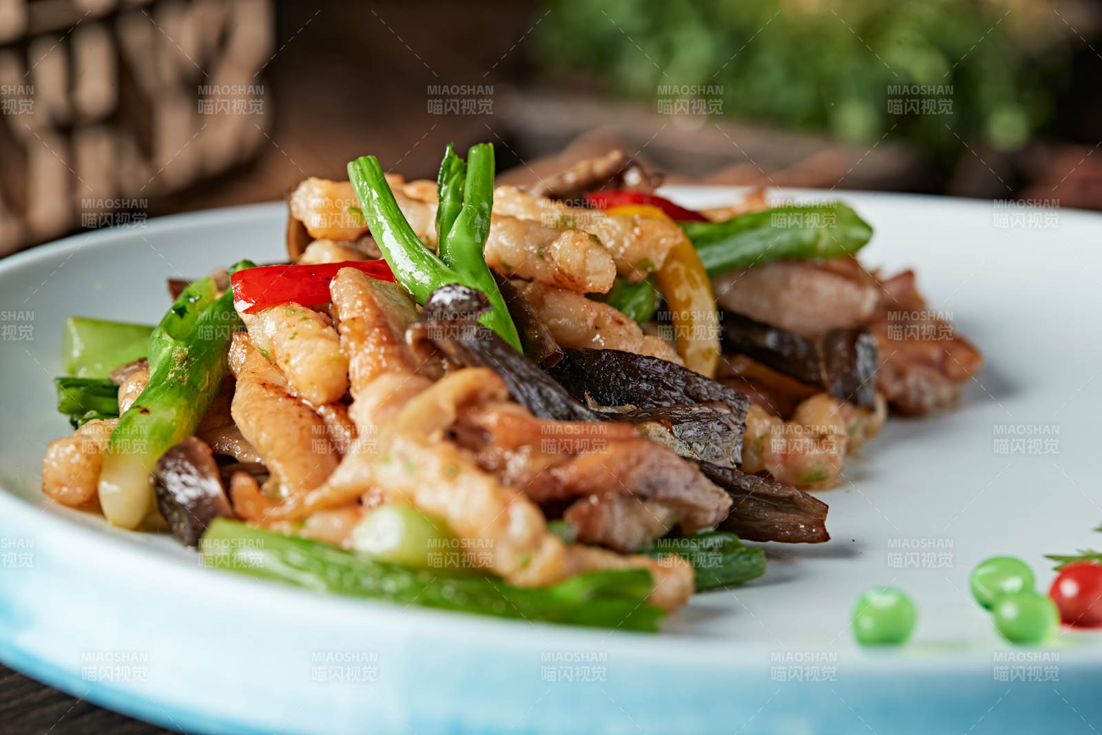 彩椒芥蓝松蘑炒里脊丝图片