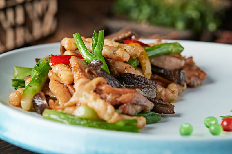 彩椒芥蓝松蘑炒里脊丝图片