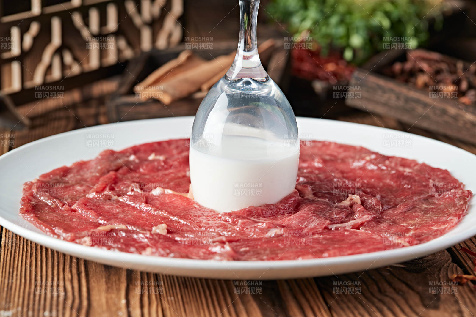 川渝火锅食材牛奶鲜牛肉图片