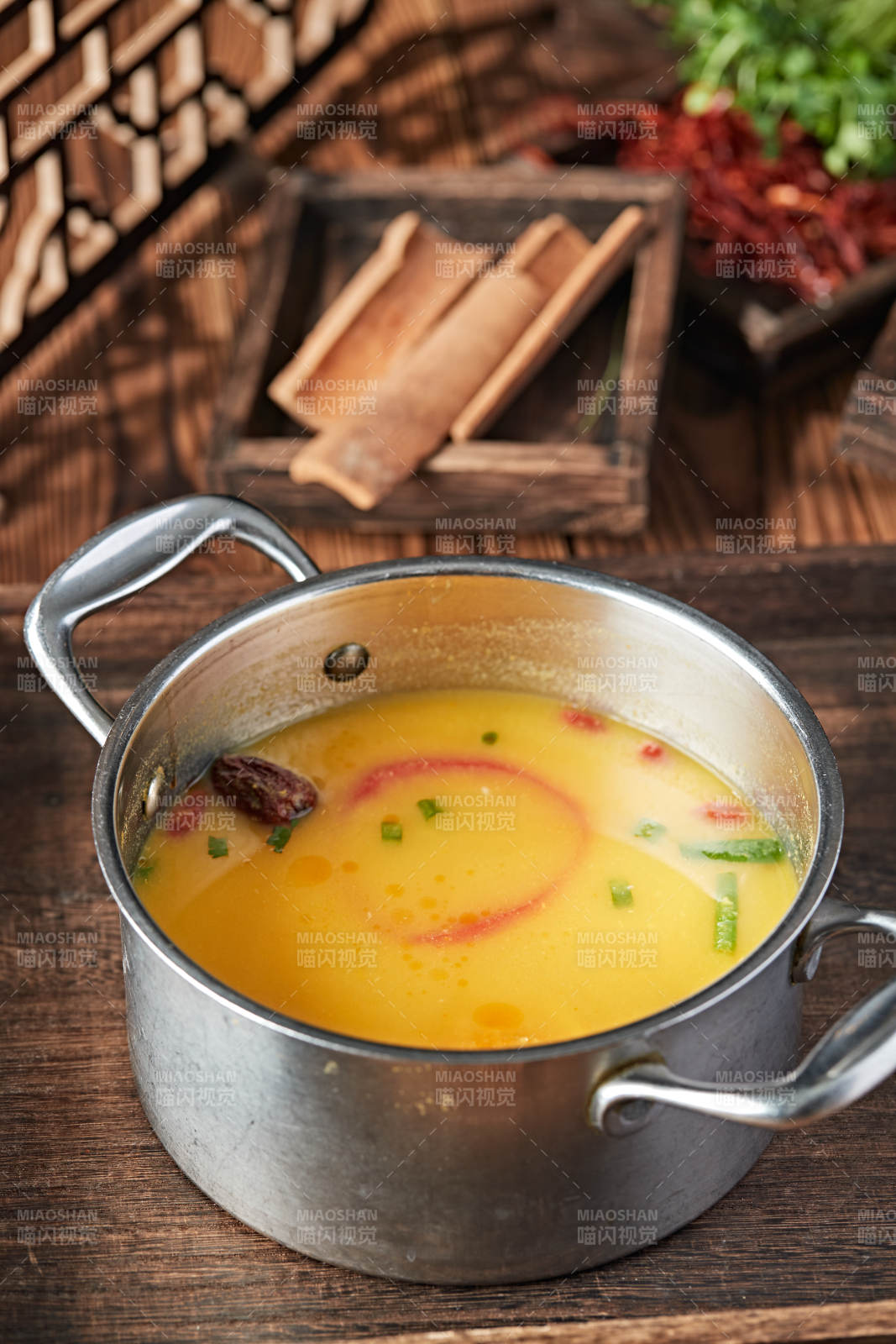 各种美味自助火锅汤底图片
