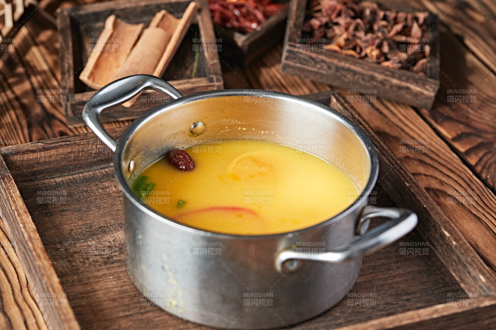 各种美味自助火锅汤底图片