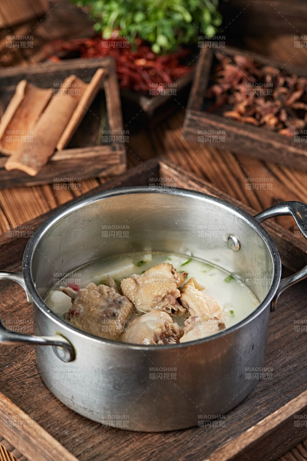 各种美味自助火锅汤底图片