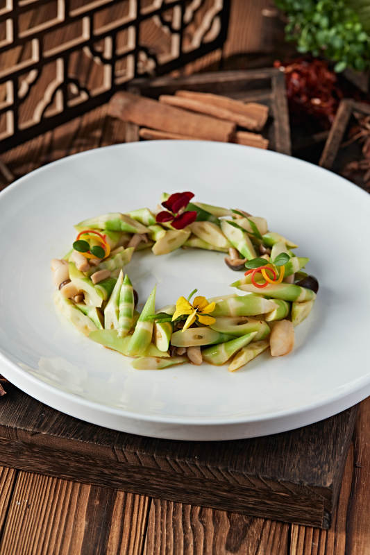 凉拌卤水春笋白玉菇图片