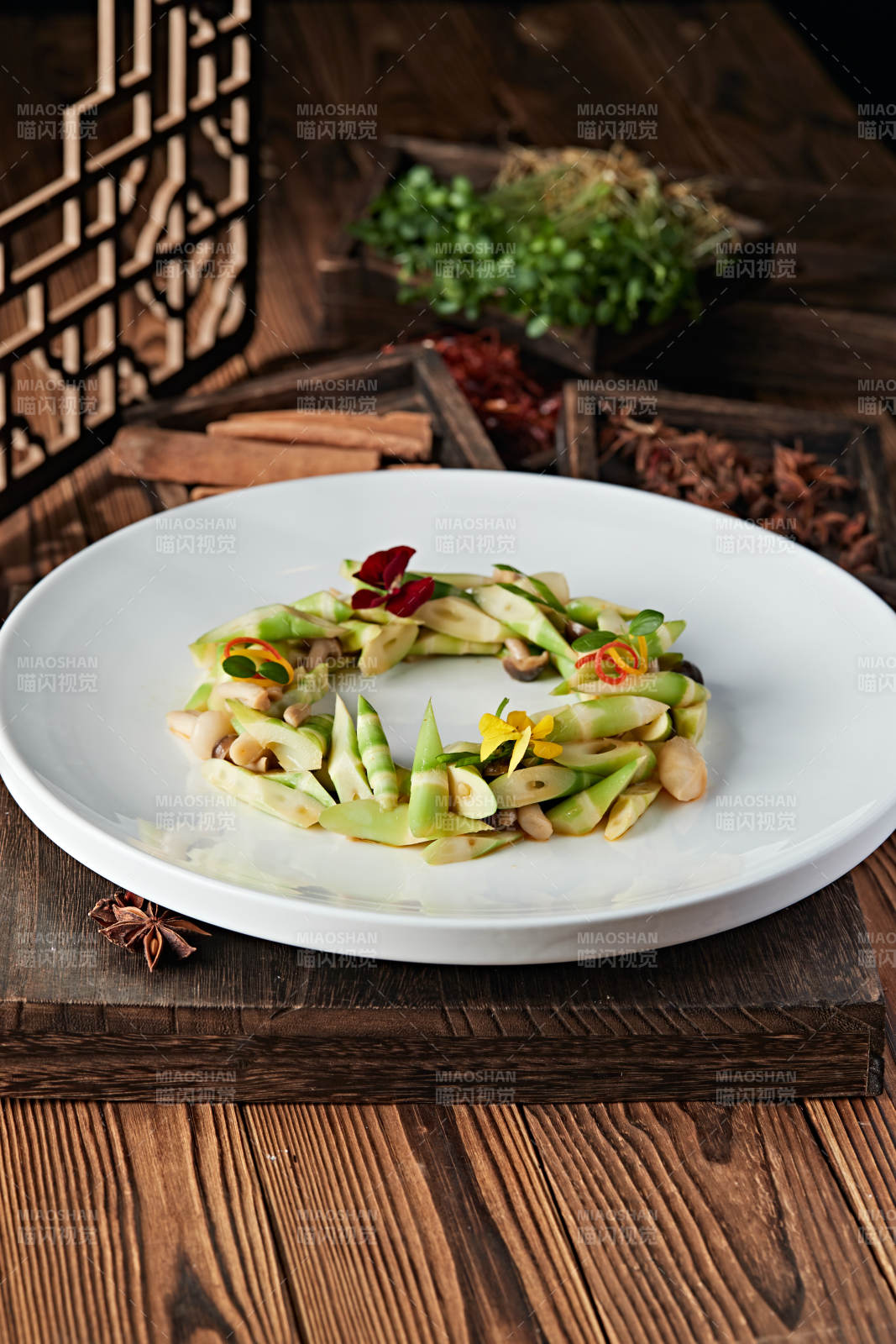 凉拌卤水春笋白玉菇图片