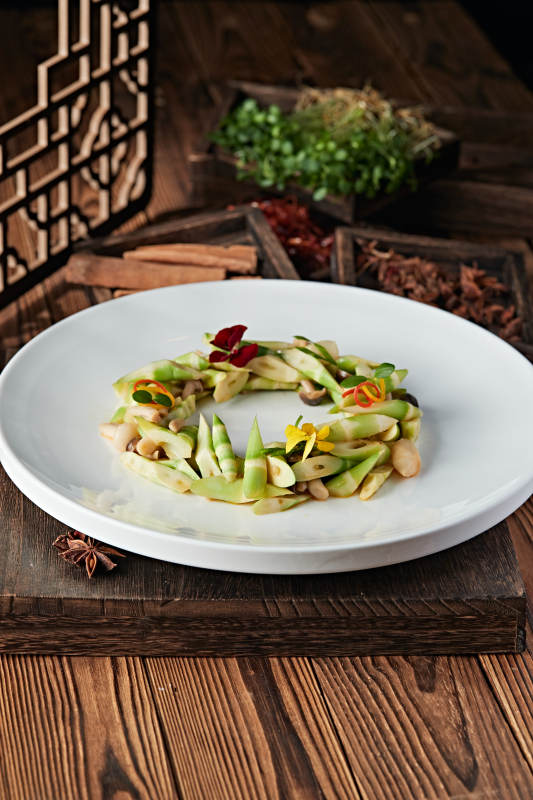 凉拌卤水春笋白玉菇图片