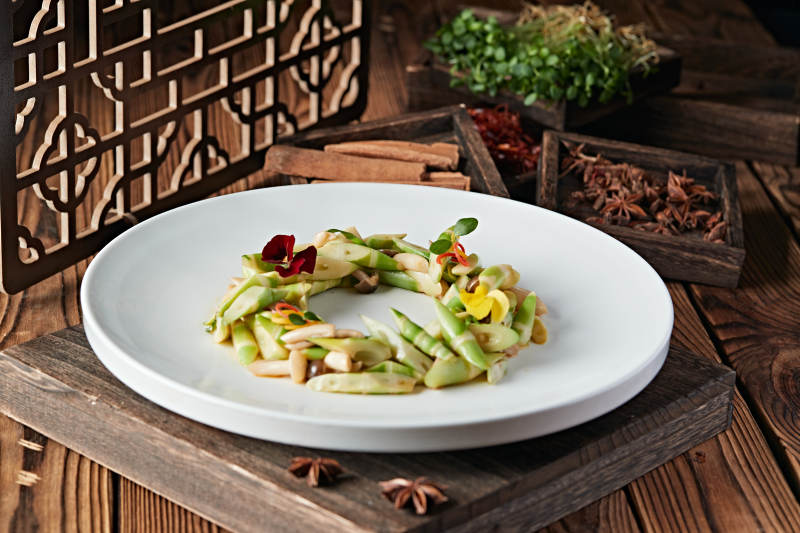 凉拌卤水春笋白玉菇图片