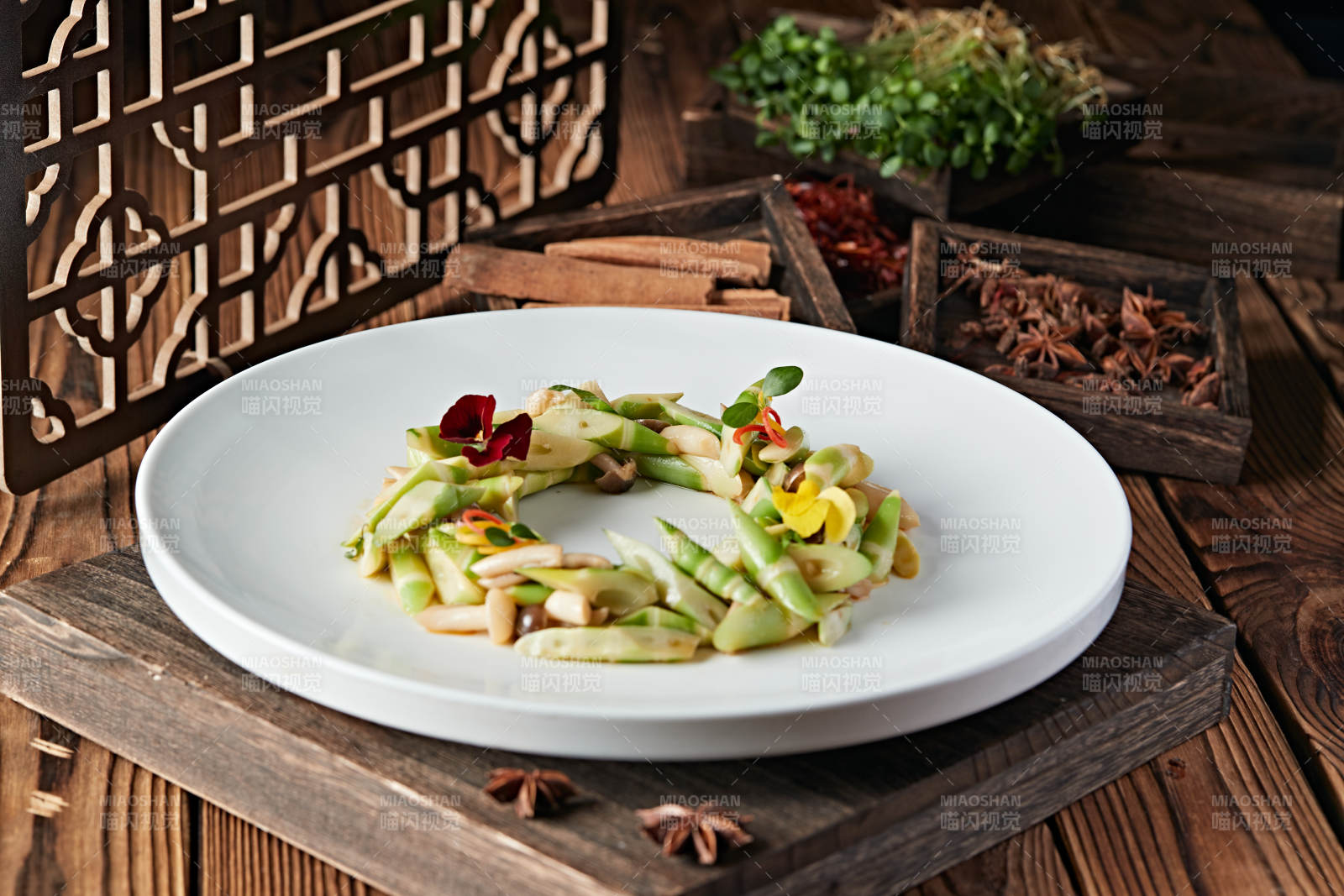 凉拌卤水春笋白玉菇图片