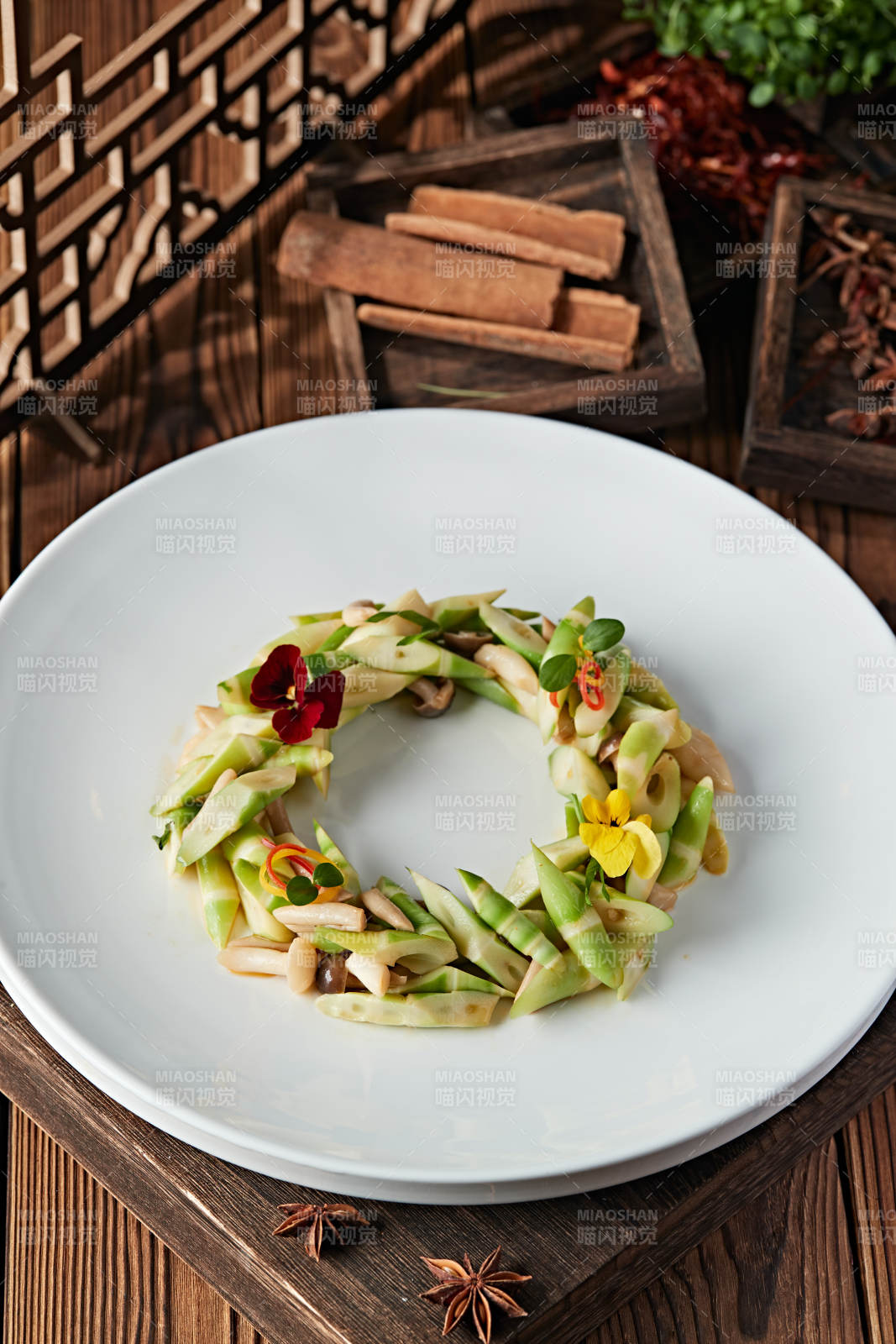 凉拌卤水春笋白玉菇图片