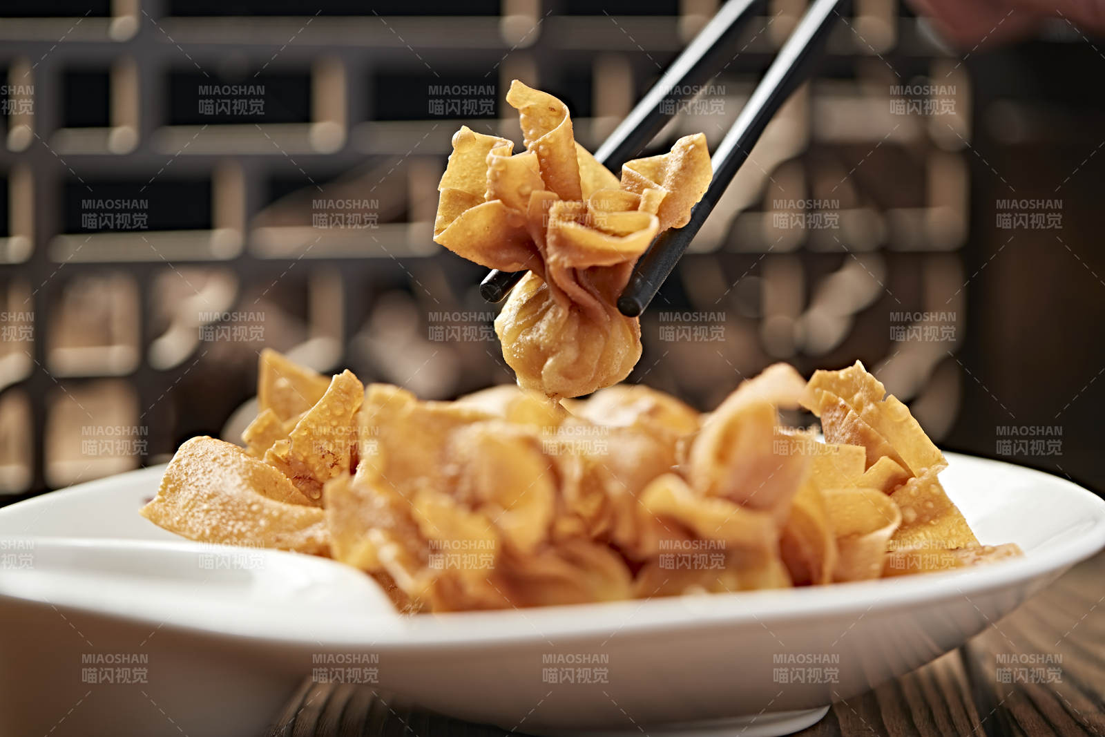 港式茶餐油炸虾肉馅口袋馄饨图片