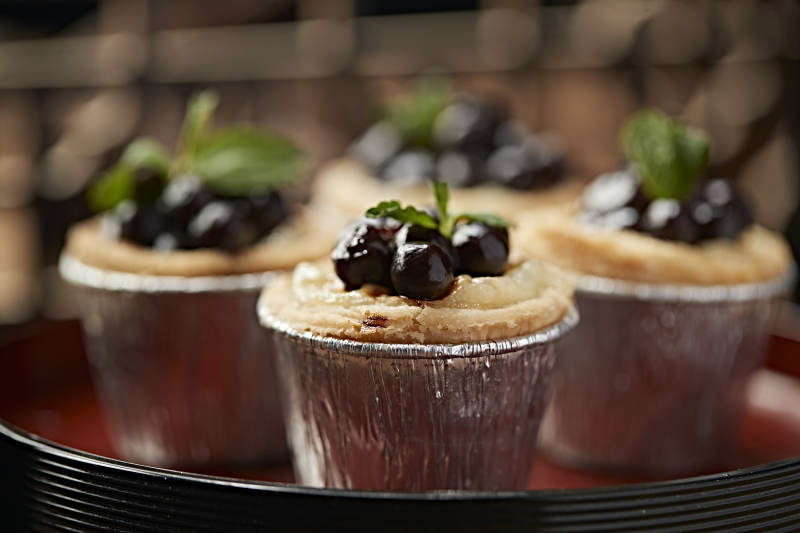 港式茶餐蓝莓葡式蛋挞图片