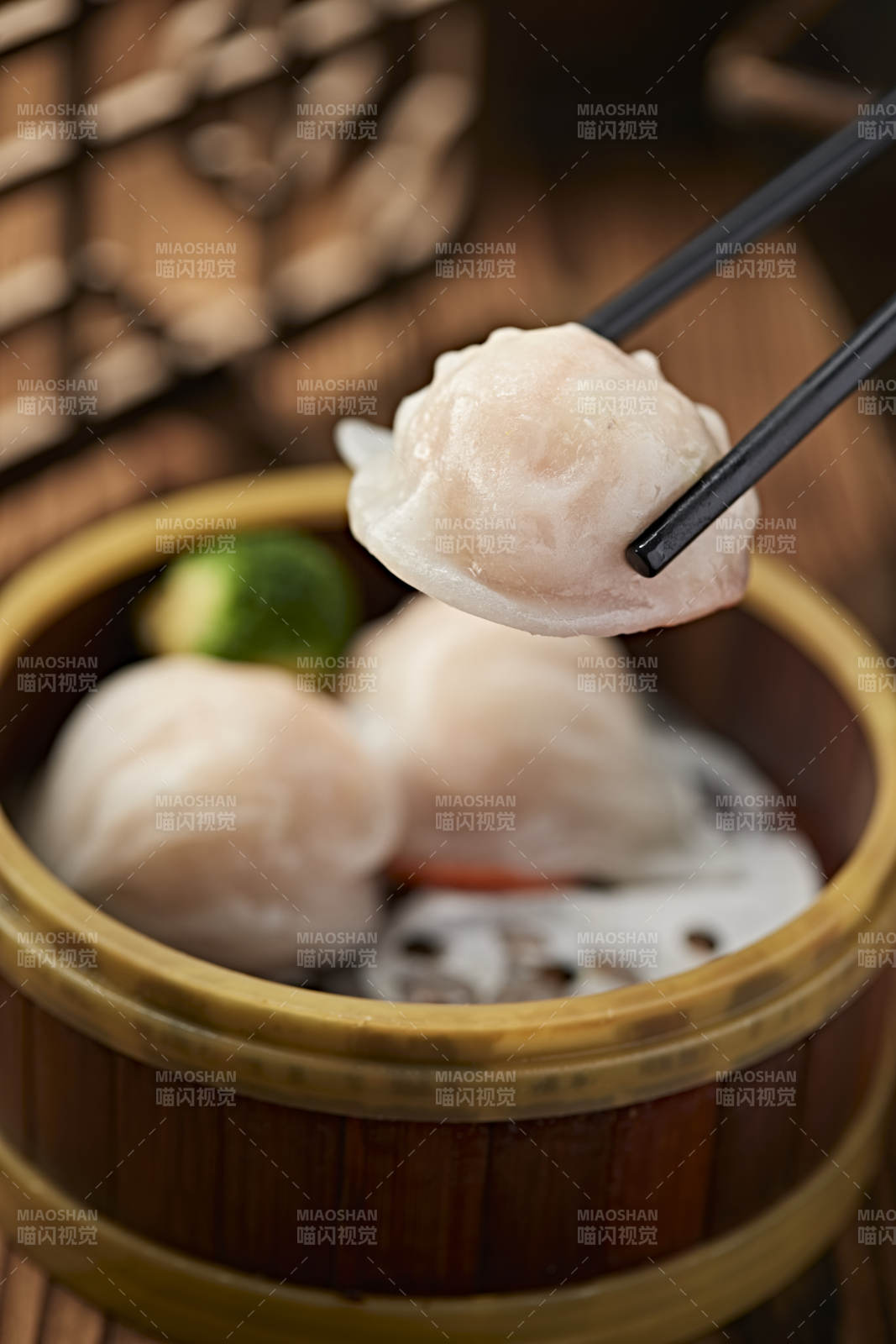 港式茶餐水晶虾饺图片