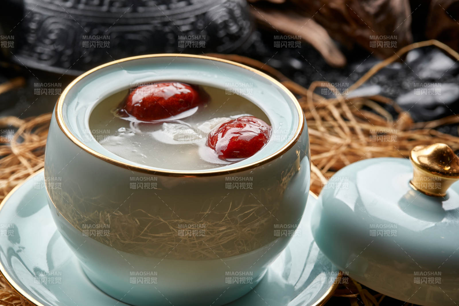 冰糖银耳燕窝红枣羹图片