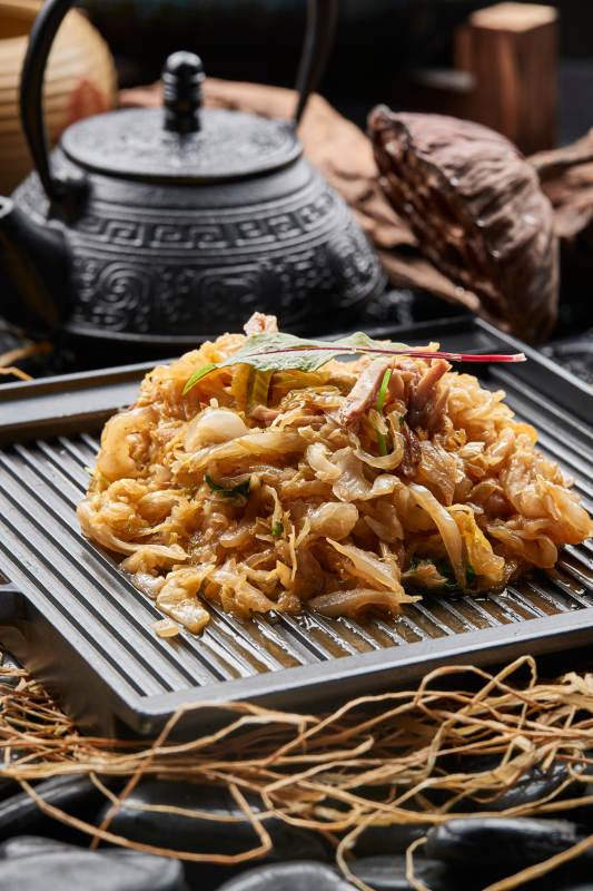 铁板肉丝煸东北酸菜图片