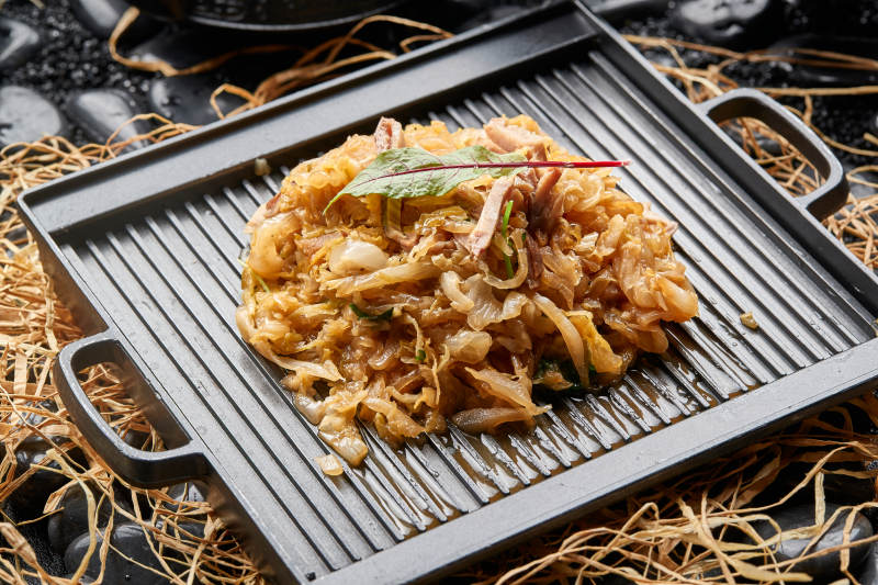 铁板肉丝煸东北酸菜图片