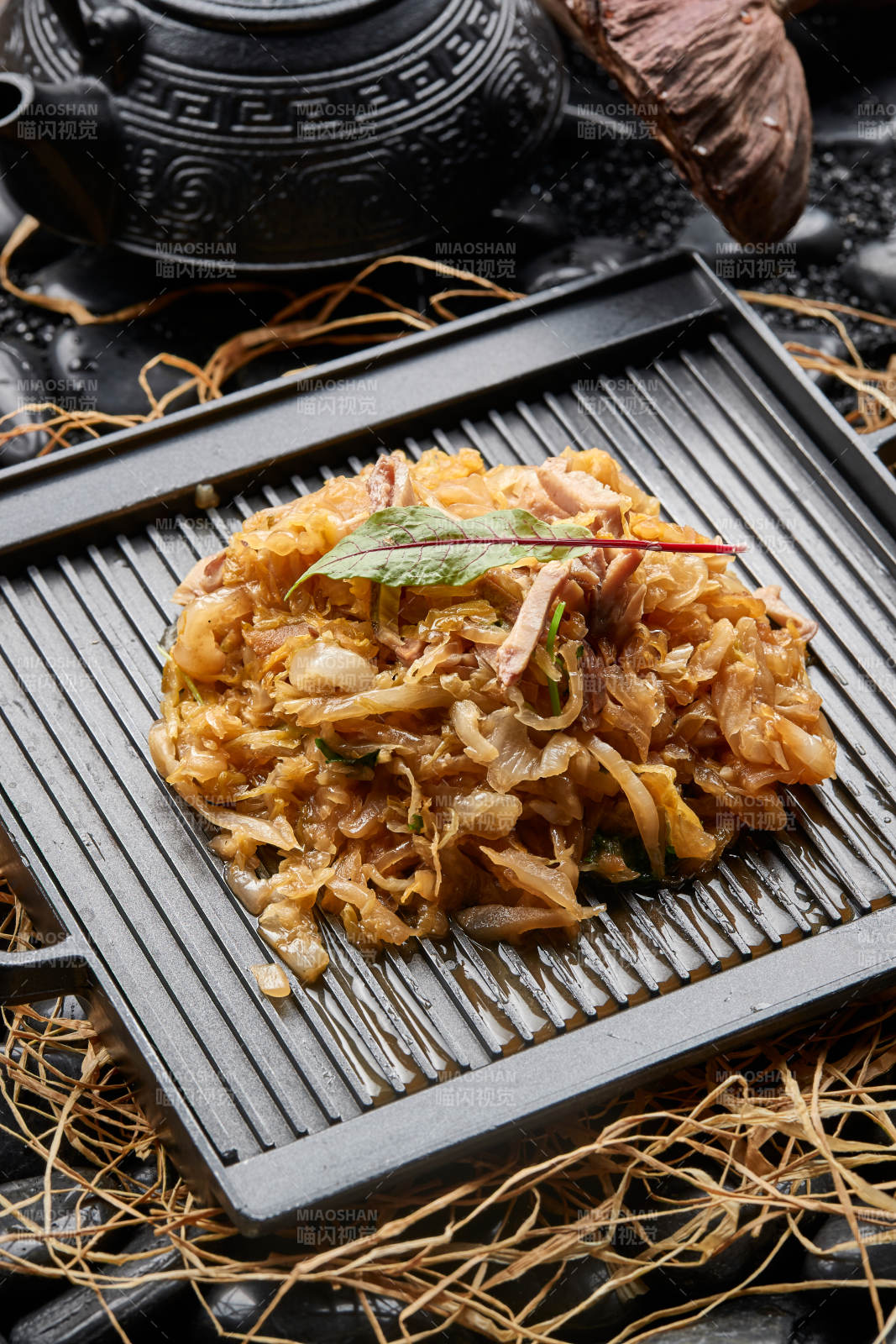 铁板肉丝煸东北酸菜图片