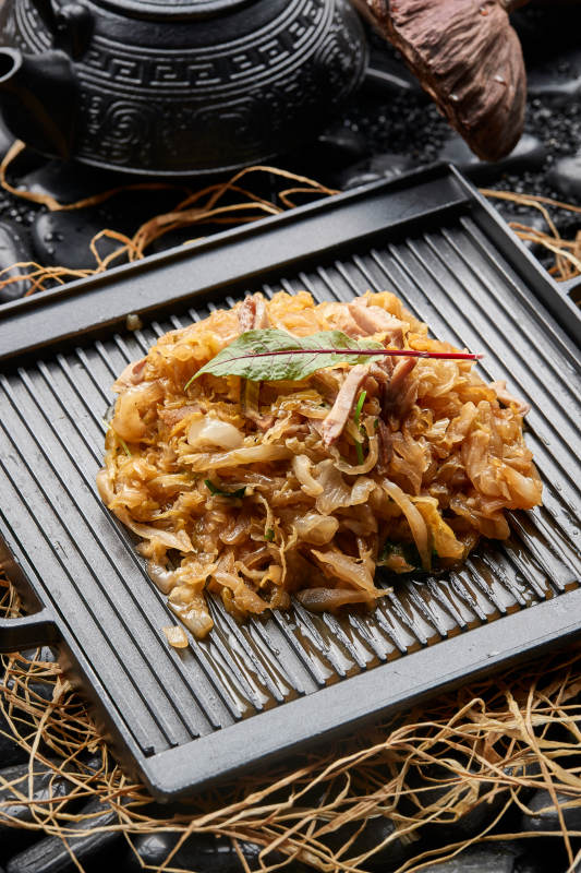 铁板肉丝煸东北酸菜图片