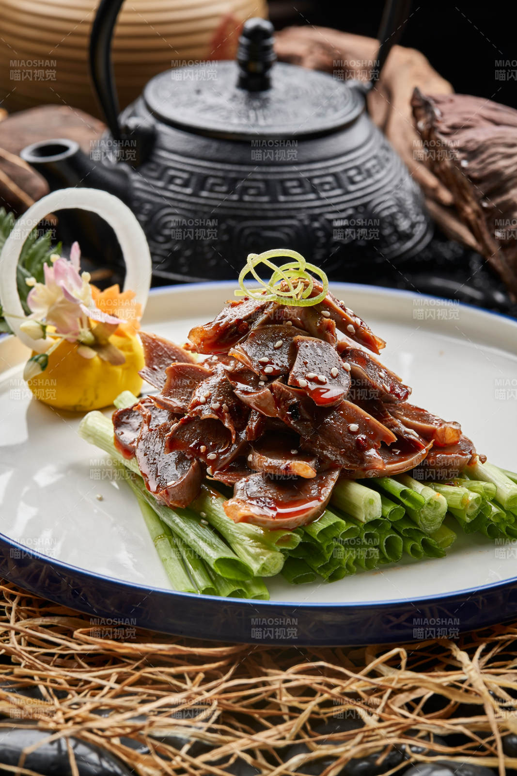 香辣卤味鸡胗配小葱图片