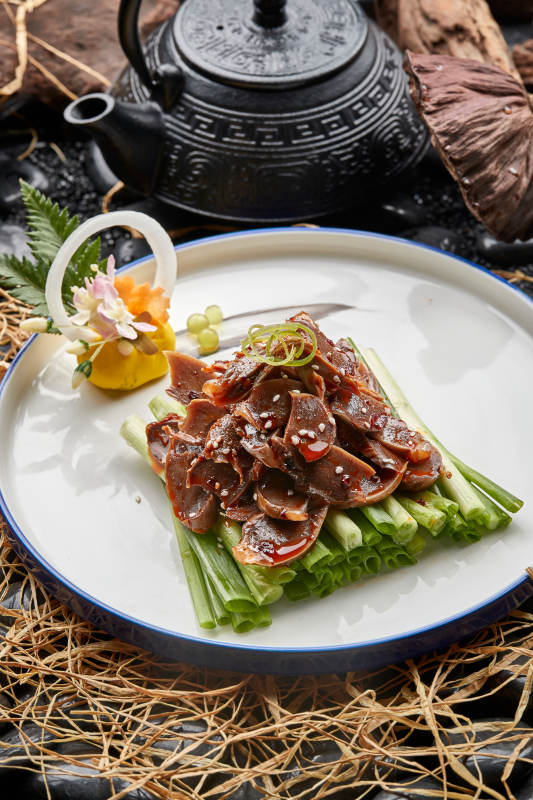 香辣卤味鸡胗配小葱图片