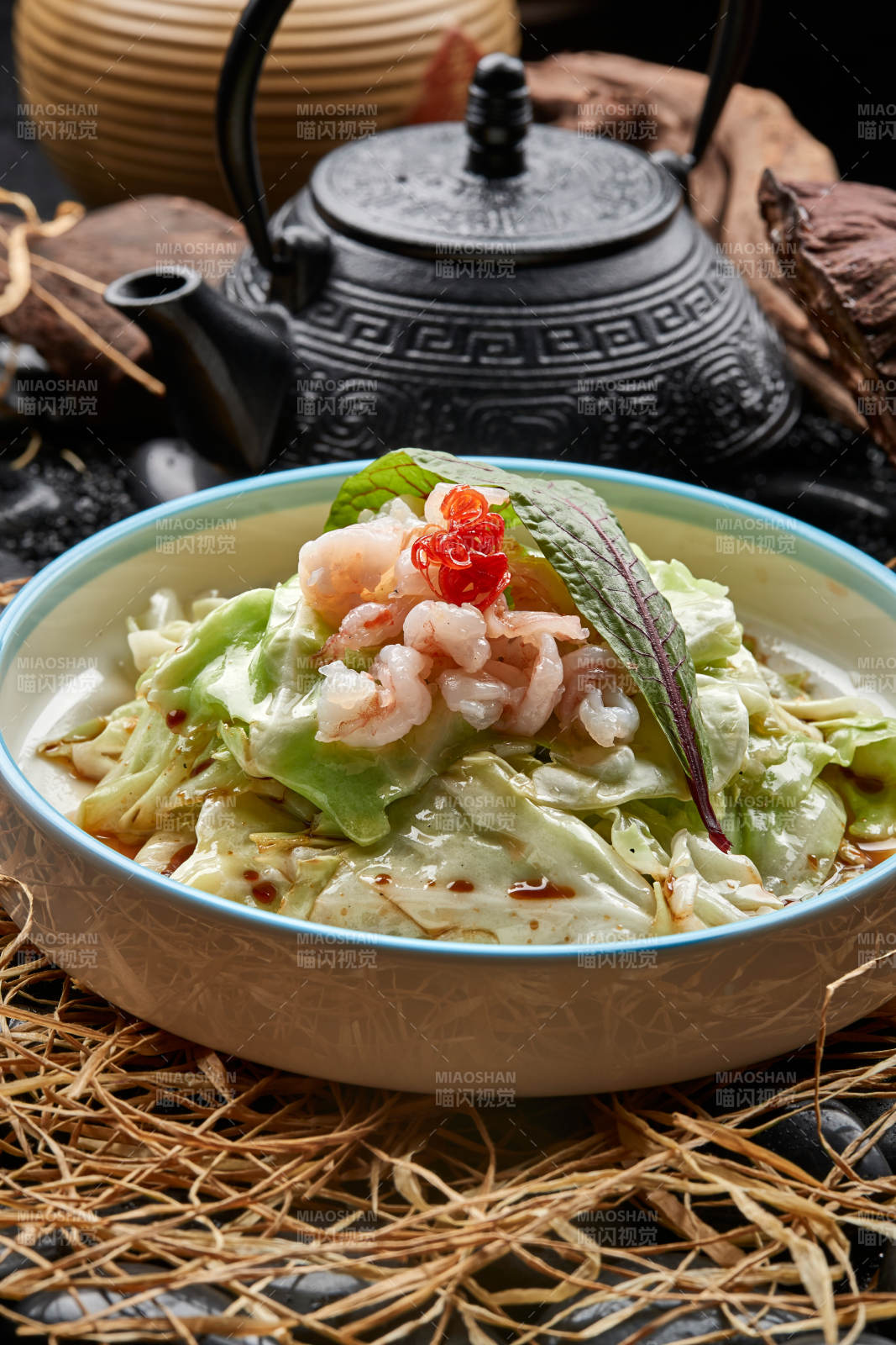 酱爆手撕包菜配虾仁图片