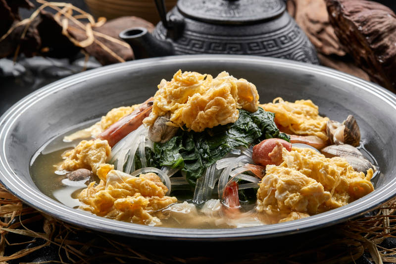 墨鱼丝大虾炒蛋菠菜花蛤铁锅炖图片