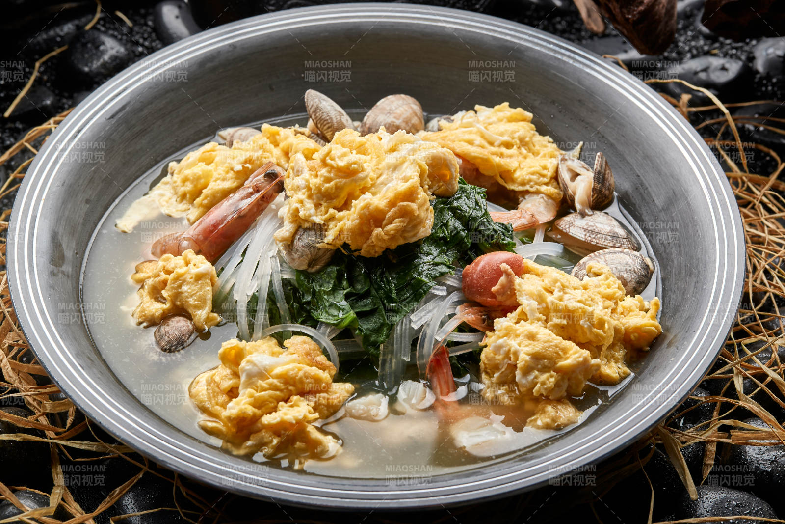 墨鱼丝大虾炒蛋菠菜花蛤铁锅炖图片