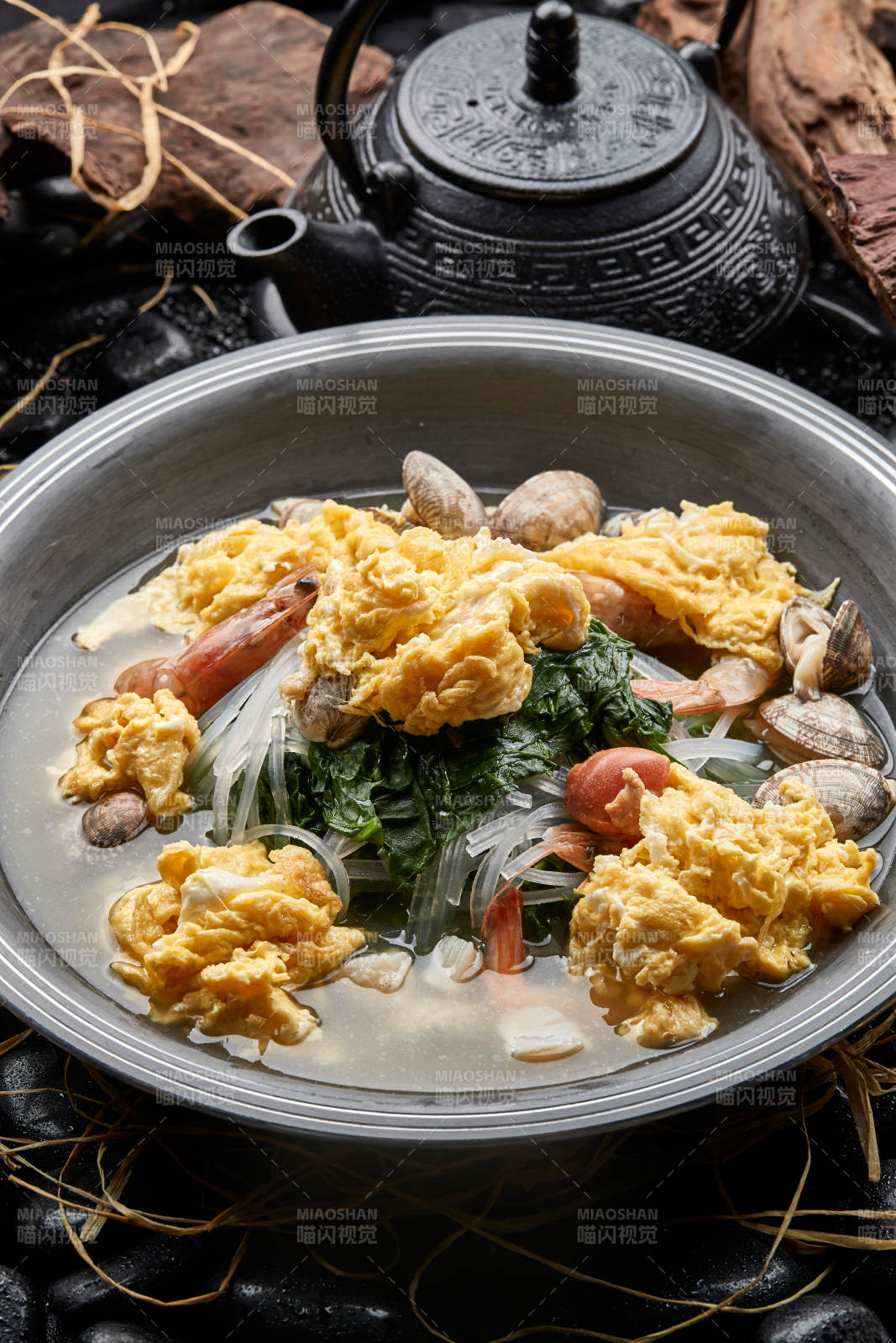 墨鱼丝大虾炒蛋菠菜花蛤铁锅炖图片