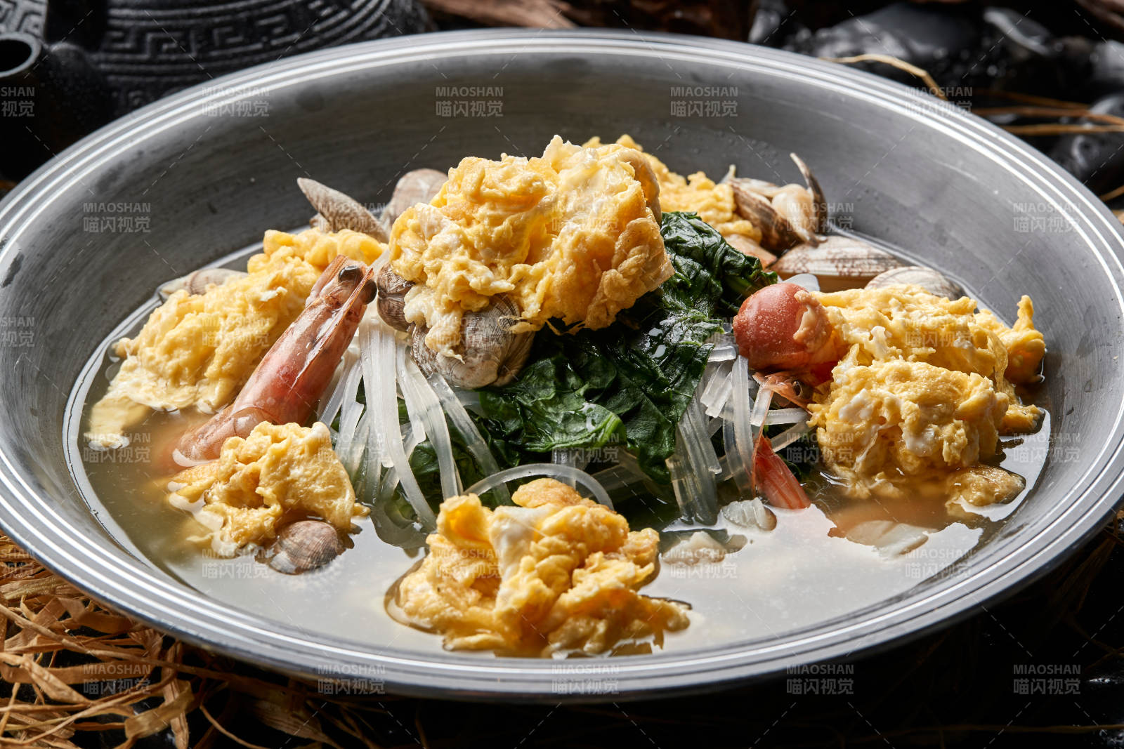 墨鱼丝大虾炒蛋菠菜花蛤铁锅炖图片