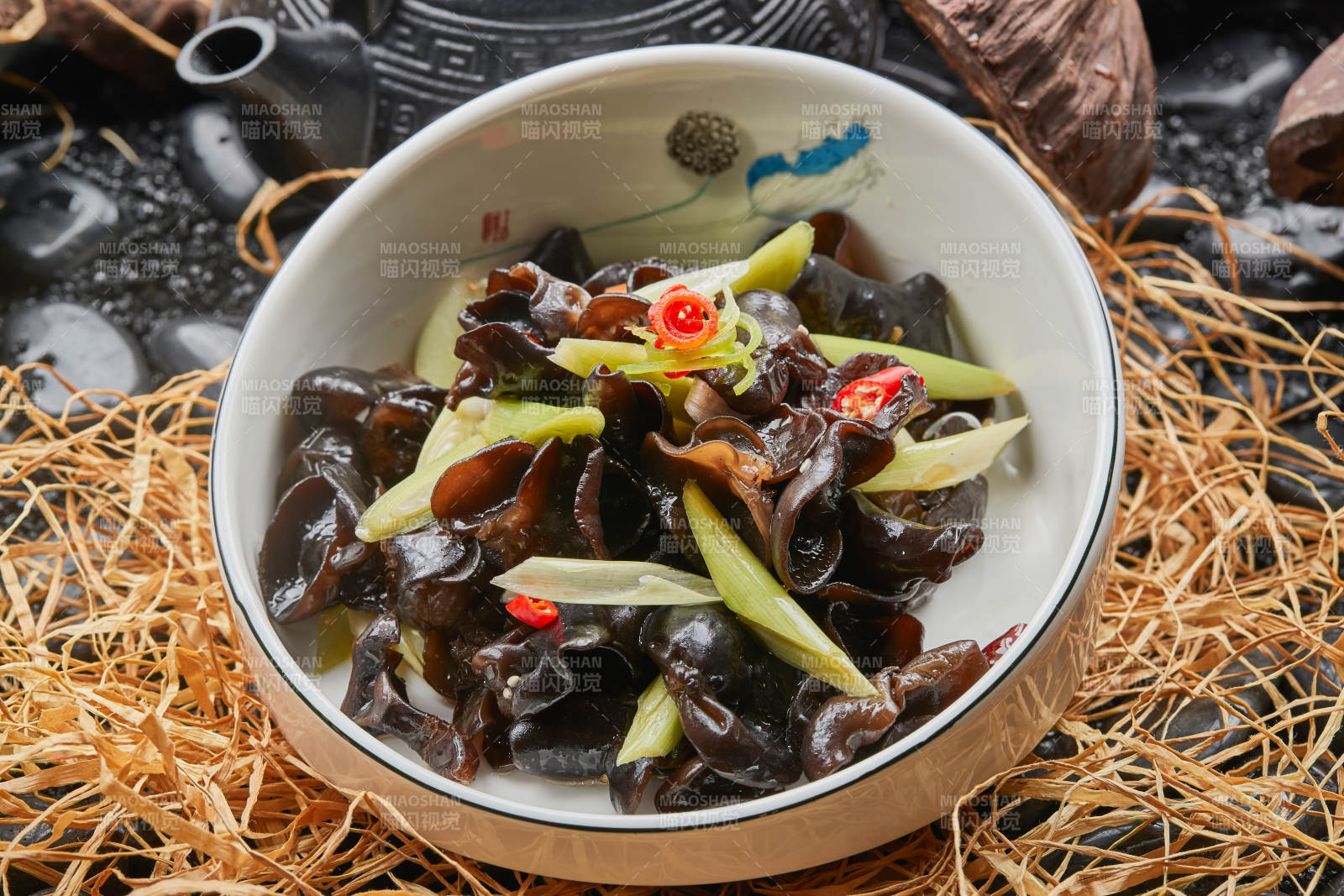 凉拌捞汁黑木耳图片