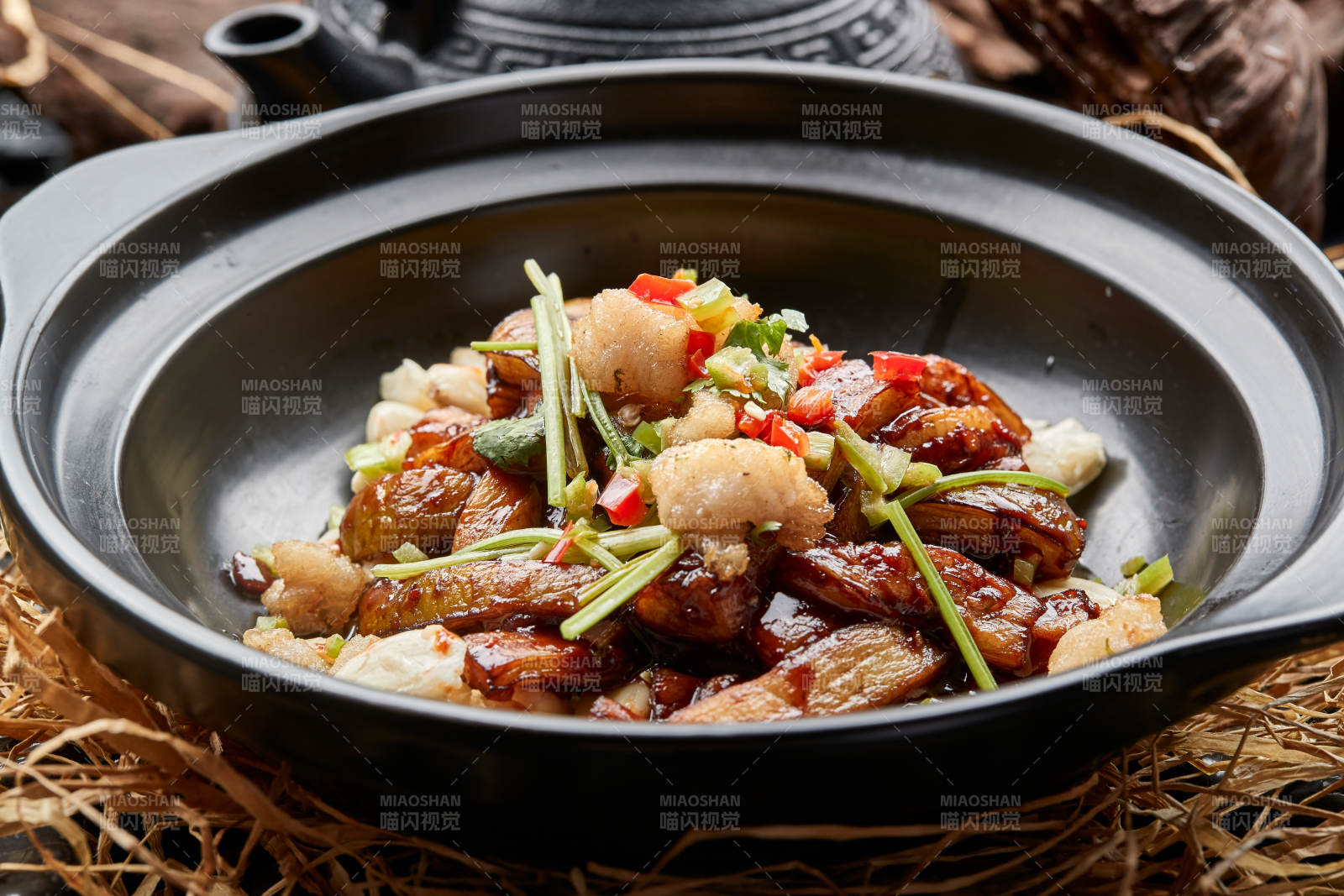 大蒜鳕鱼粒茄子煲图片