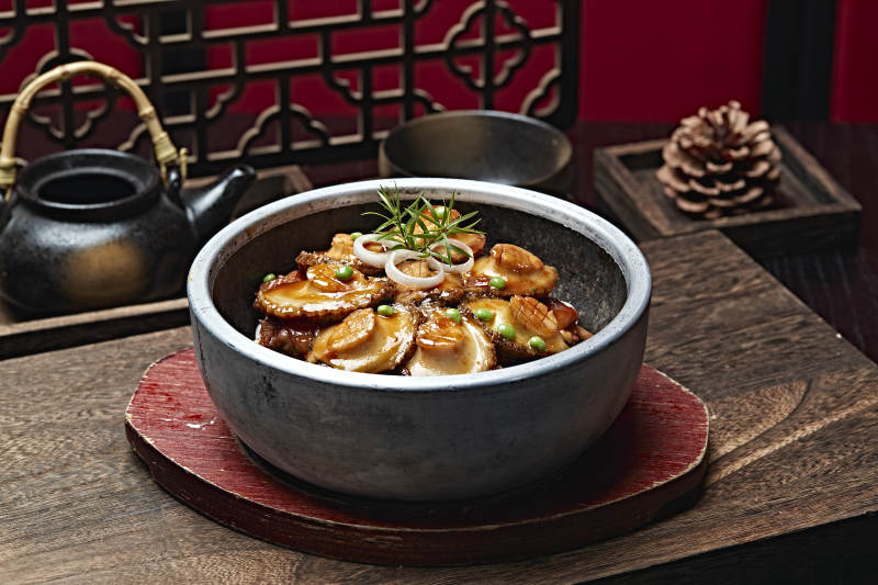 石锅猪脚煨鲍鱼图片