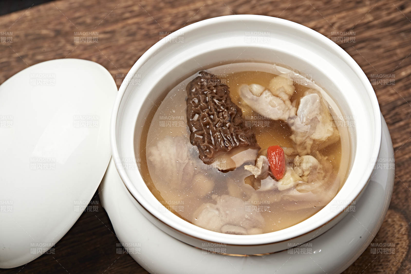 羊肚菌炖土鸡汤图片