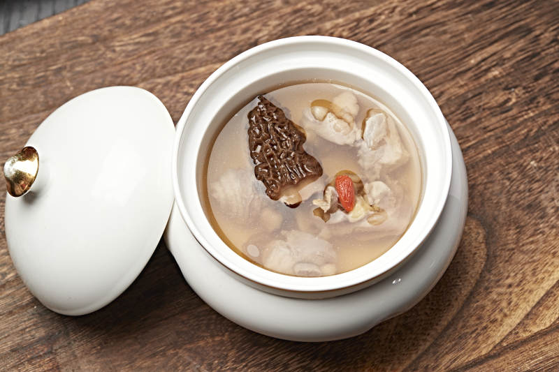 羊肚菌炖土鸡汤图片